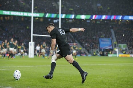 Dan Carter about to slot his conversion.