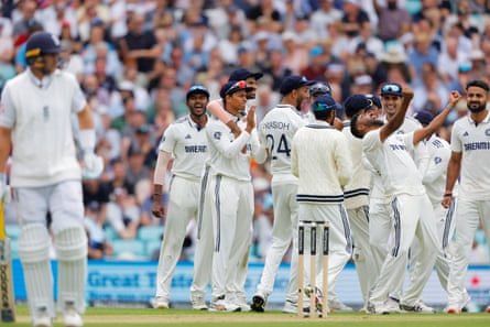 India celebrate after Mohammed Siraj traps Joe Root lbw for 29.