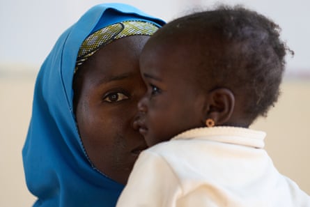 Crianças desnutridas e mães desesperadas: a unidade de saúde na linha de frente...