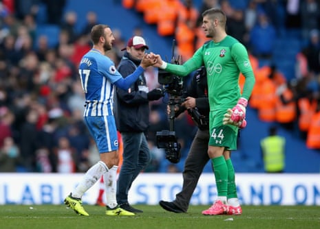 Murray and Forster shake hands at the whistle.