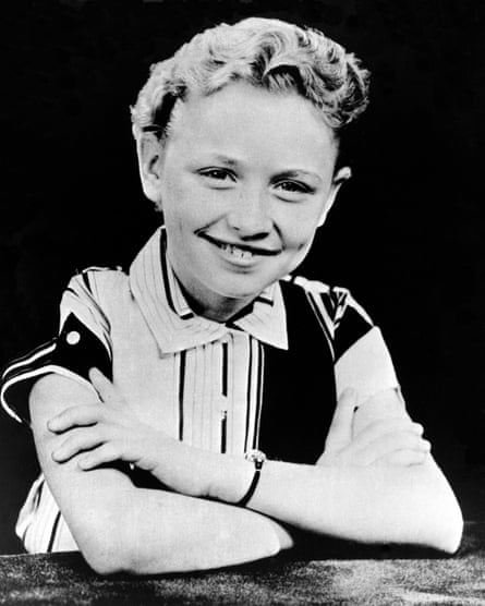 portrait of Dolly Parton aged around nine