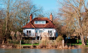 Home and away properties in settings that inspired literary classics, in Chalmore Ferry, Wallingford, Oxfordshire