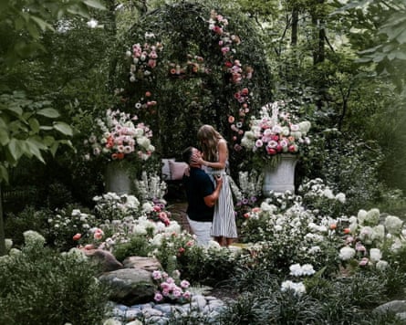 Travis Kelce kneels before Taylor Swift for the proposal
