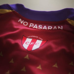 No Pasaran Spain Laps Up Clapton Cfc S Anti Fascist Football Kit Uk News The Guardian