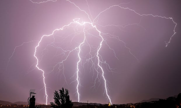 Lightning in San Sebastián during the storm on Monday.