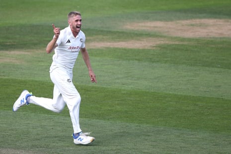 Durham finish off Gloucestershire; Essex v Surrey, and more: county cricket, day four – live