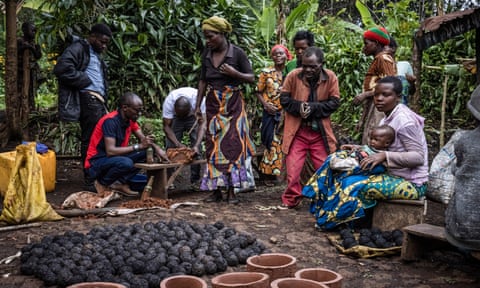 Biologist Cédric Muliri works with Batwa community members in Chibuga village to make fuel efficient stoves