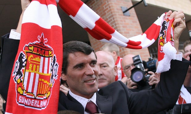 Roy Keane holds a Sunderland scarf after being appointed as the manager in 2006
