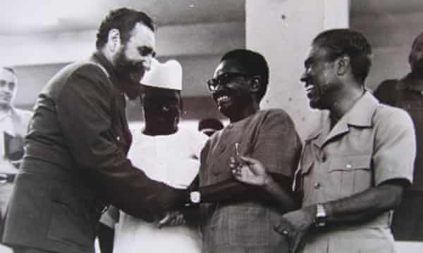 Fidel Castro saluda a tres presidentes africanos - Sekou Tour,Agostinho Neto y Luis Cabral.