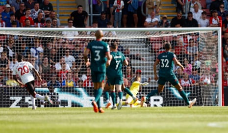 Kamaldeen Sulemana scores again for Southampton. They lead Liverpool 3-2.