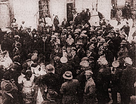 A black man addressing a crowd in the Tiger Bay district of Cardiff, during the 1919 race riots.