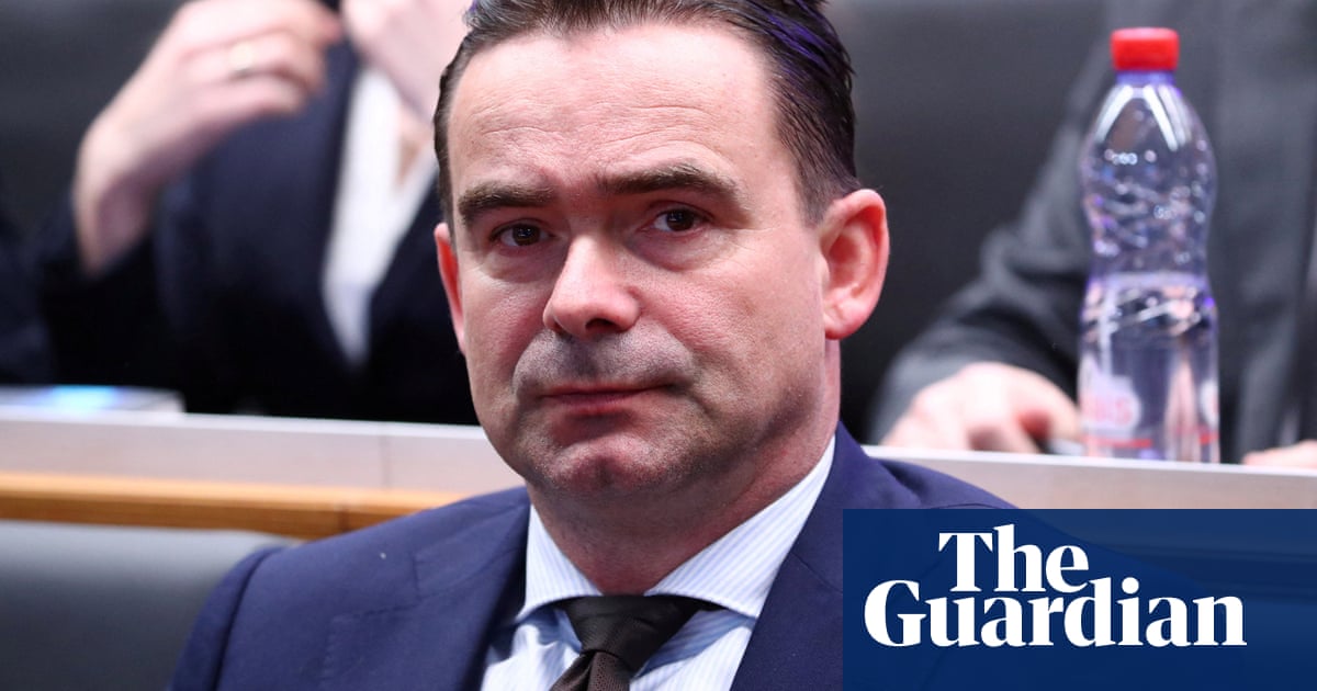 ФИФА удължи забраната на холандската ФА за бивше крило по