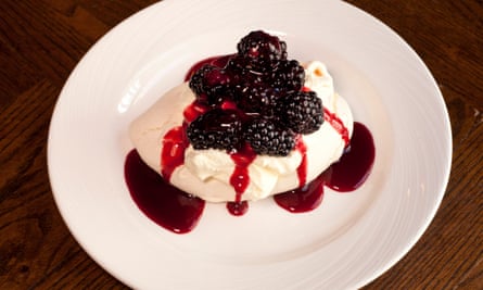 Blackberry meringues on a round white plate