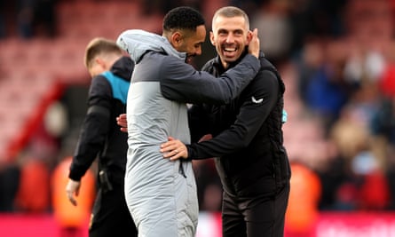 Gary O’Neil celebrates Wolves victory at Bournemouth with Matheus Cunha