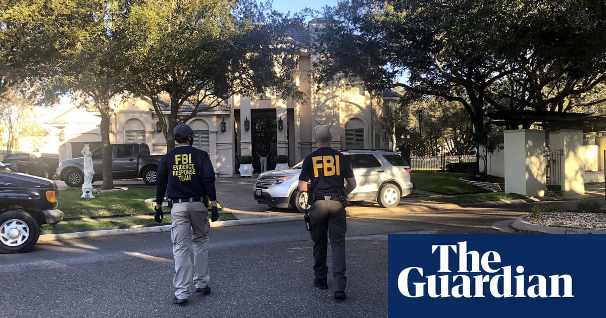 FBI, 아제르바이잔 수사에서 텍사스 민주당원 자택 수색