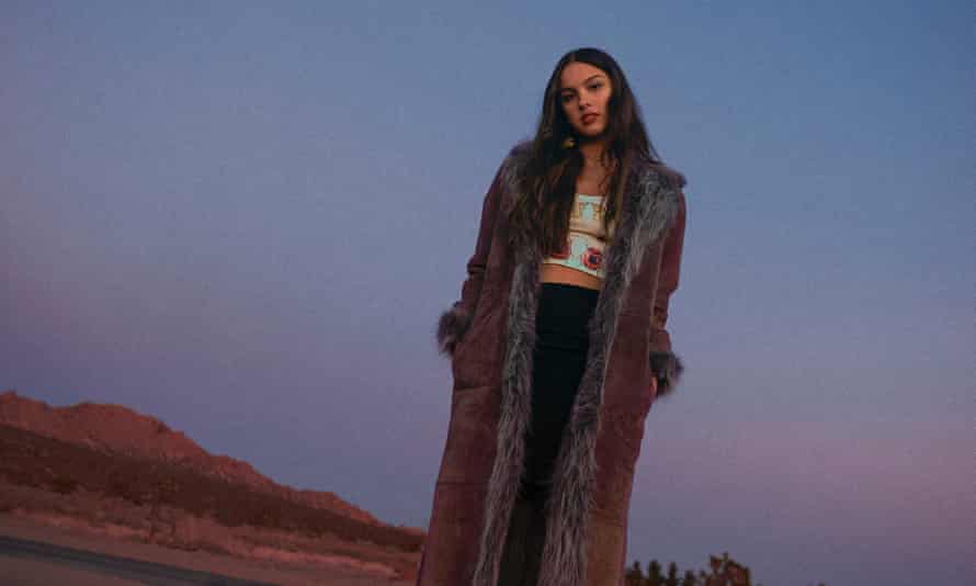 Olivia Rodrigo: guidando a casa 2 u .