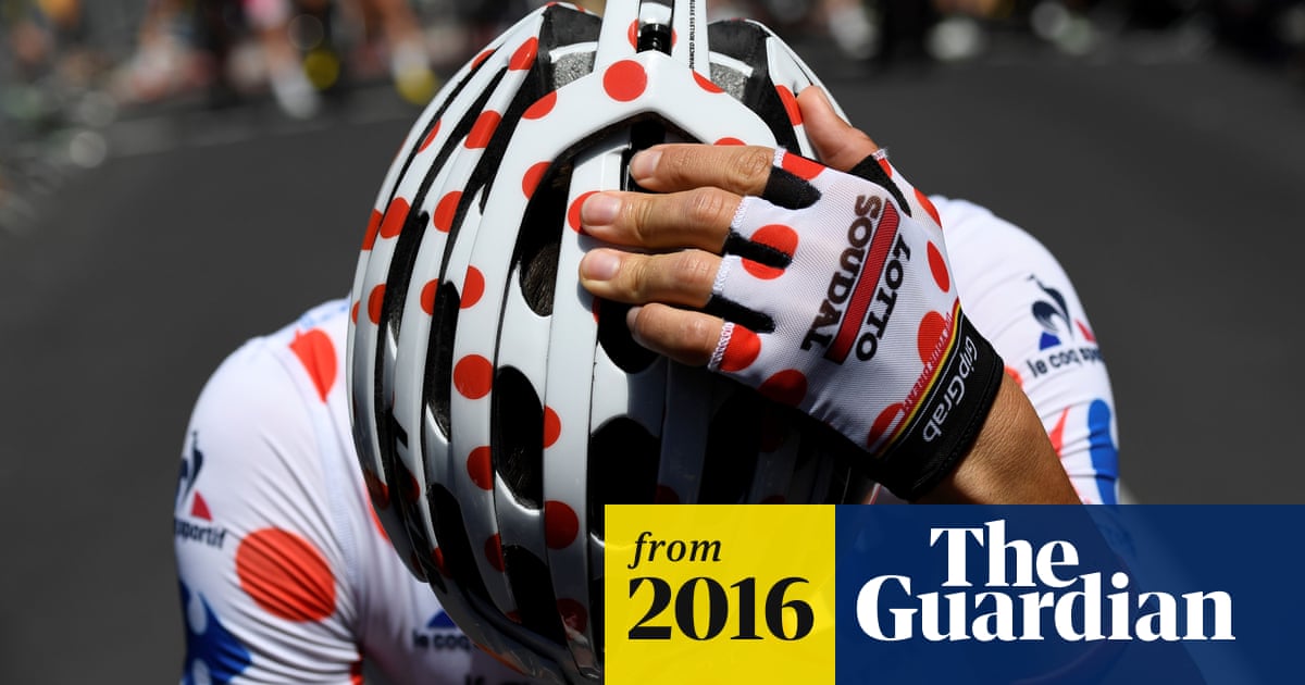 Bicycle Helmets Reduce Risk Of Serious Head Injury By Nearly 70 Study Finds Cycling The Guardian