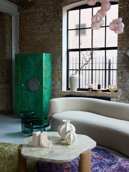 الأثاث في مونولوج