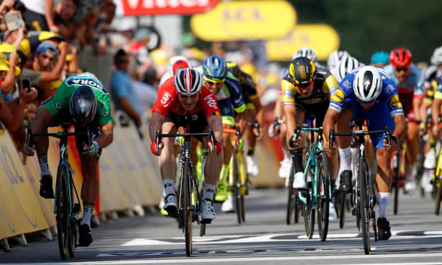 Fernando Gaviria Edges Sprint Battle To Win Tour De France Stage Four Tour De France 18 The Guardian Fernando Gaviria Edges Sprint Battle To Win Tour De France Stage Four Tour De France 18 The Guardian