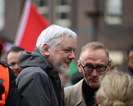 WikiLeaks founder Julian Assange and former New South Wales Premier Bob Carr during the Palestine Action Group’s march in Sydney