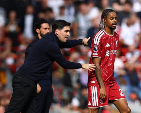 Andoni Iraola talks to Bradley Barcola during LiverpoolâÂÂs stalemate with Fulham