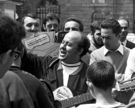 Trincale sings for students at Milan’s Catholic University in 1968.