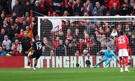 Bryan Mbeumo equalises from the penalty spot.