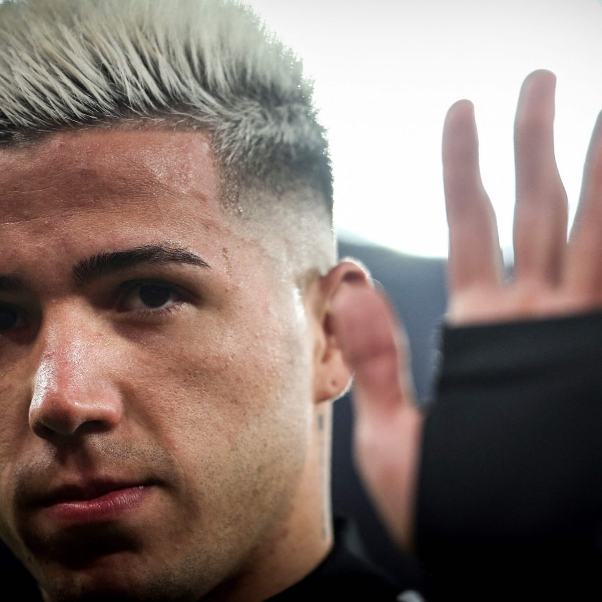 Chelsea smash British transfer record to sign Benfica's Fernandez