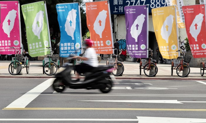 China-Taiwan news: Taiwan says China used 66 planes and 14 warships in Sunday’s drills – live 2 Pro-independence flags in Taipei.