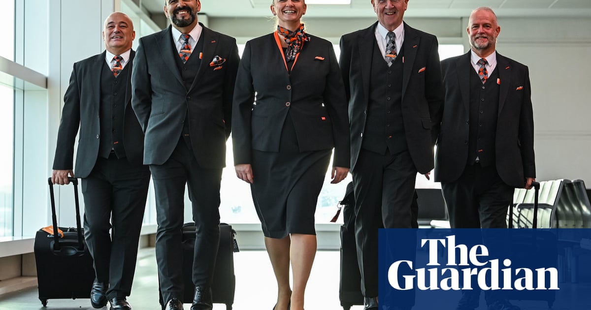 EasyJet looks to over-45s in cabin crew recruitment drive