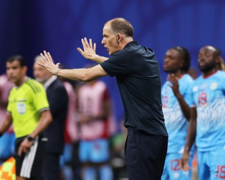 Thomas Tuchel tries to calm his England players in the first half