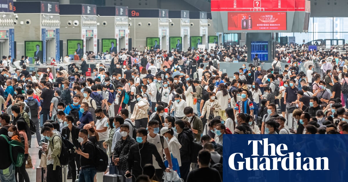 China braces for wave of workers fleeing iPhone factory in Covid-hit Zhengzhou – The Guardian