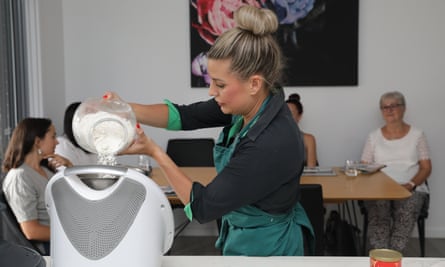 Hannah Phelps demonstrates how to make garlic pizza dough in the Thermomix