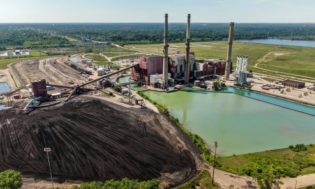 A coal plant in Waukegan, Illinois, with its coal ash impoundment, a toxic threat to local waterways.