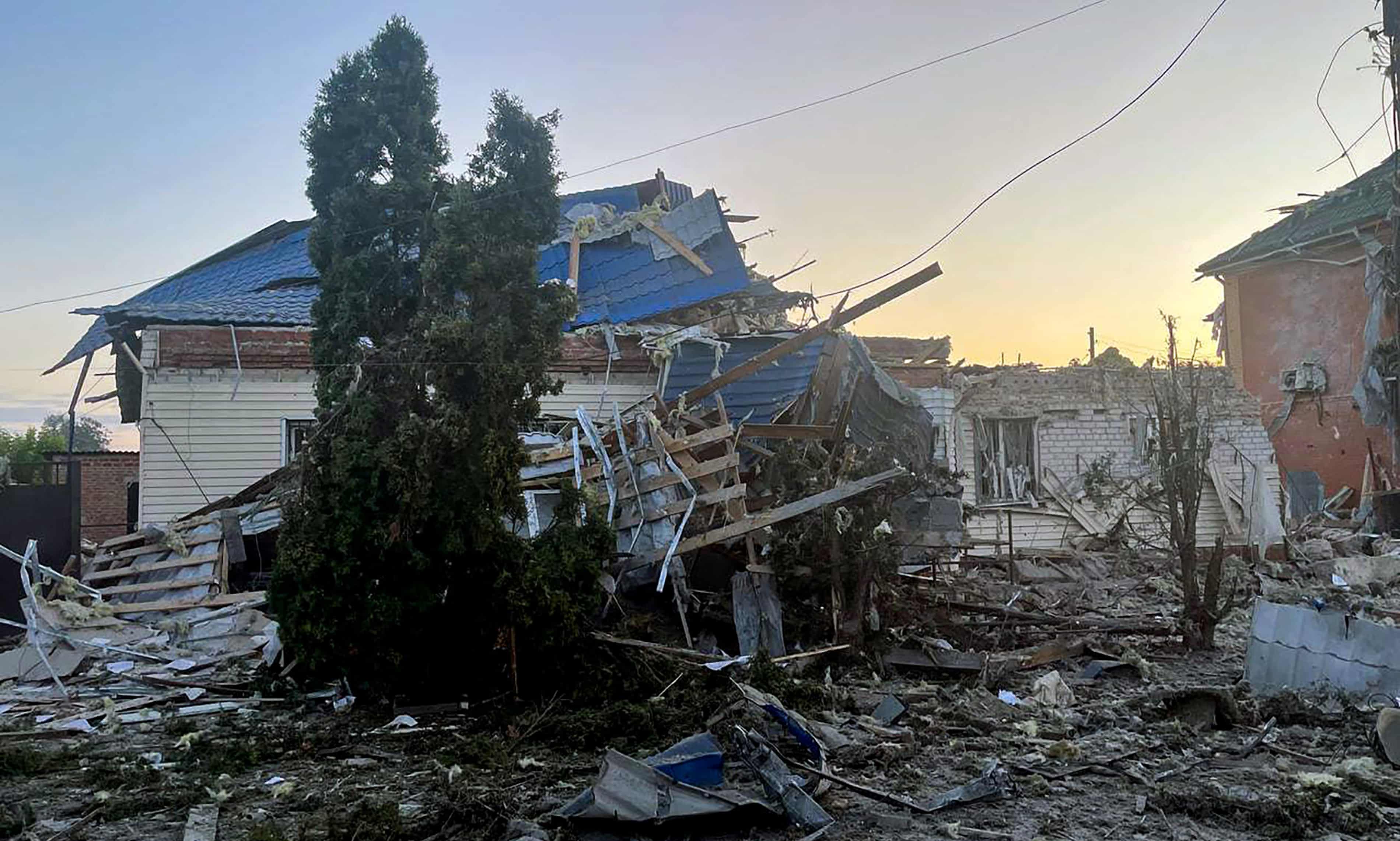 Ukraine’s incursion into Russia’s Kursk region continues into second day (theguardian.com)