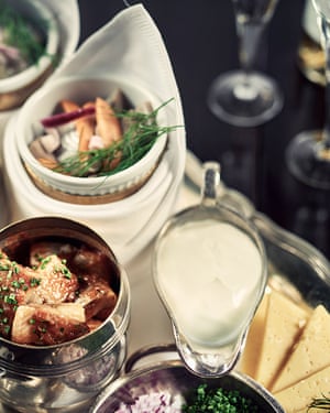 Is it smoked kohlrabi or roe deer tartare that makes your mouth water? Uncover one of the best locations to eat in Sweden | Uncover Sweden’s delights 7 Pickled herring