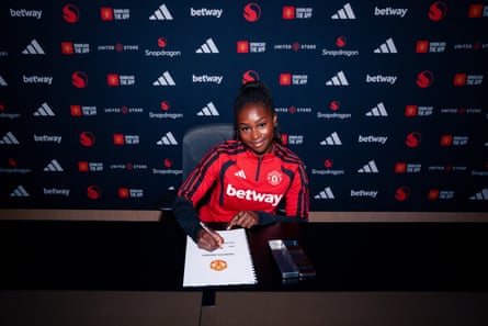 Monica Jusu Bah signing her Manchester United contract