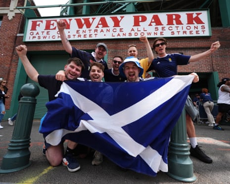 Boston abraça a Tartan Army da Escócia antes do duelo com Marrocos