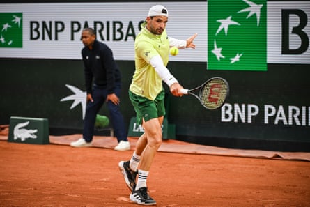 Grigor Dimitrov playing tennis at Roland Garros