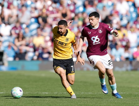 Wolves’ André and Burnley’s Zeki Amdouni tussle for possession.