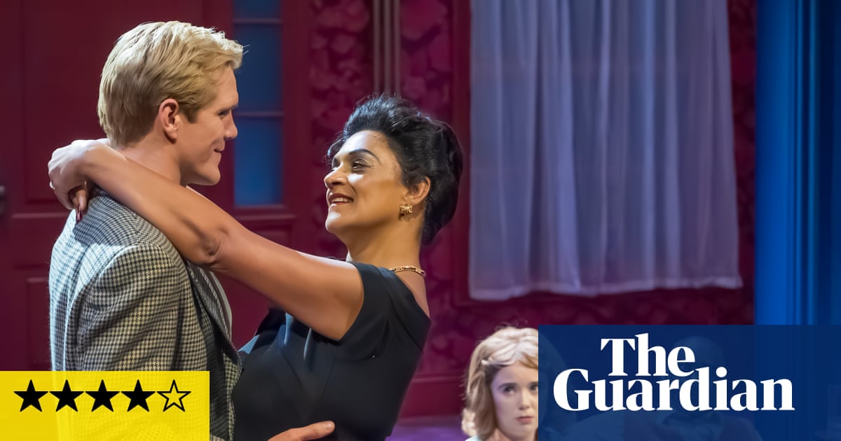 Who’s Afraid of Virginia Woolf? review – carnage in New Carthage as couples fight, flirt, booze and bruise | Theatre Who’s Afraid of Virginia Woolf? review – carnage in New Carthage as couples fight, flirt, booze and bruise | Theatre