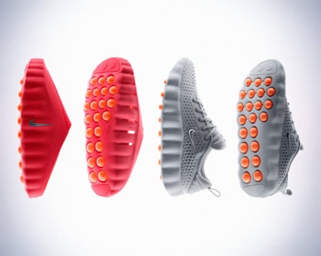 Four Nike recovery slide soles shown from different angles: two coral-red and two grey, with textured treads.