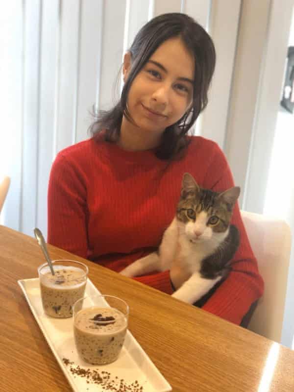 Sueda with her cat and her tapioca pudding