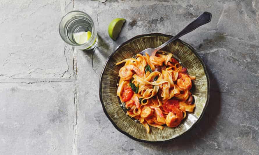 Linguine with tomato sauce and prawns