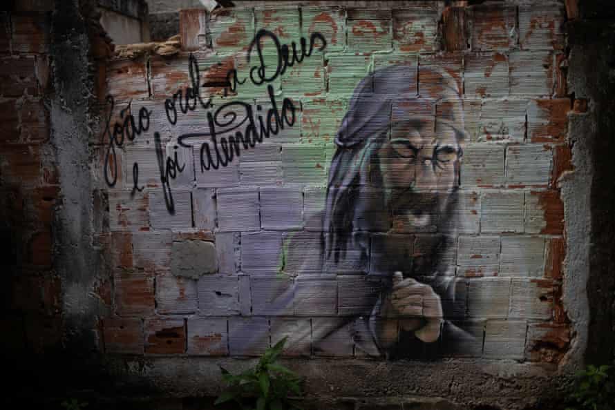 Grafiti bíblico en una favela de Río.