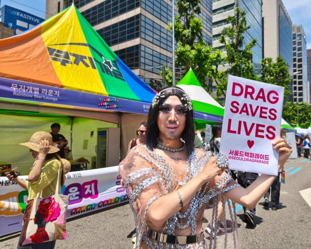 Seoul fills its streets with Pride colour