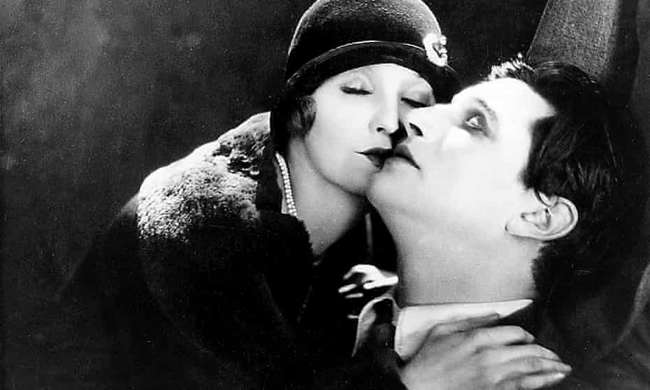 June Tripp and Ivor Novello embrace in The Lodger by Alfred Hitchcock.