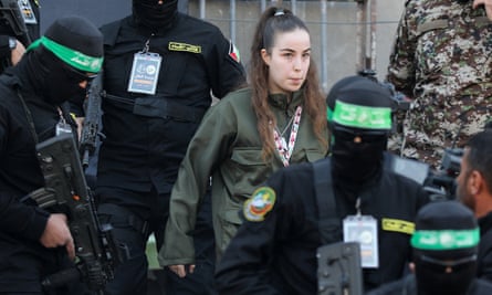 Agam Berger, een van de spotters die in Gaza gevangen zit, wordt vrijgelaten.