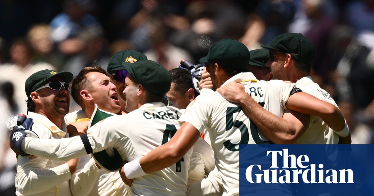 Starc breaks England hearts again as Australia retain the Ashes in tense third Test