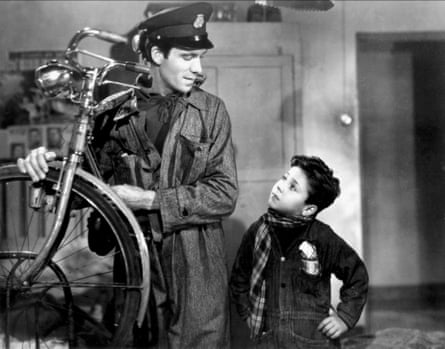 Scene stealer? Lamberto Maggiorani and Enzo Staiola in Vittorio de Sica’s Bicycle Thieves (Ladri di Biciclette) 1948. BICYCLE THIEVES ;BICYCLE THIEF, 1948